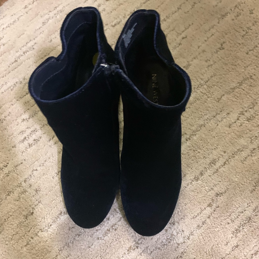 Super cute velvet blue boots!! Worn once!